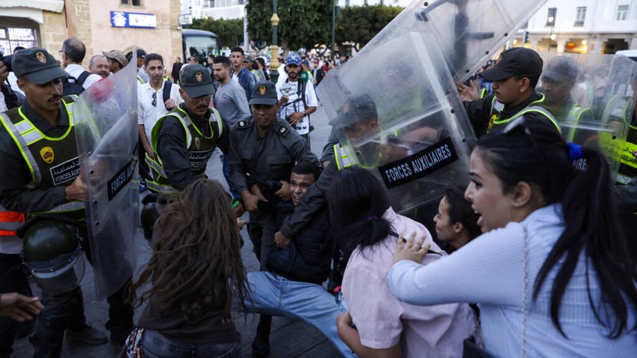 Chocan a los manifestantes y poderes de la orden durante las marchas de la “generación de genes”

 – La nación