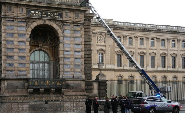 Se llevan joyas napoleónicas de “valor incalculable”
– La nación