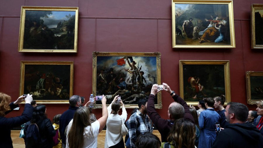 El Louvre reabre sus puertas tras un impactante robo; su director se enfrenta a un interrogatorio por parte del Senado

 – La nación