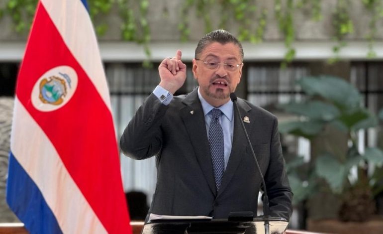 Constitucionalista Rubén Hernández: “El TSE tiene razón” al pedir levantar inmunidad presidencial
– La nación