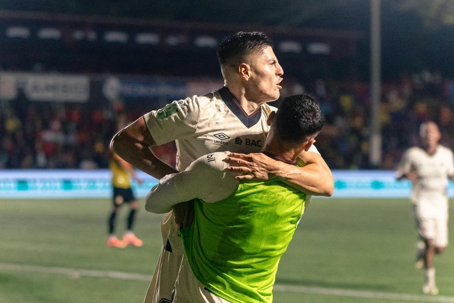 Alajuelense le pasa por encima a Herediano con un golazo entre el 1-3 – La nación