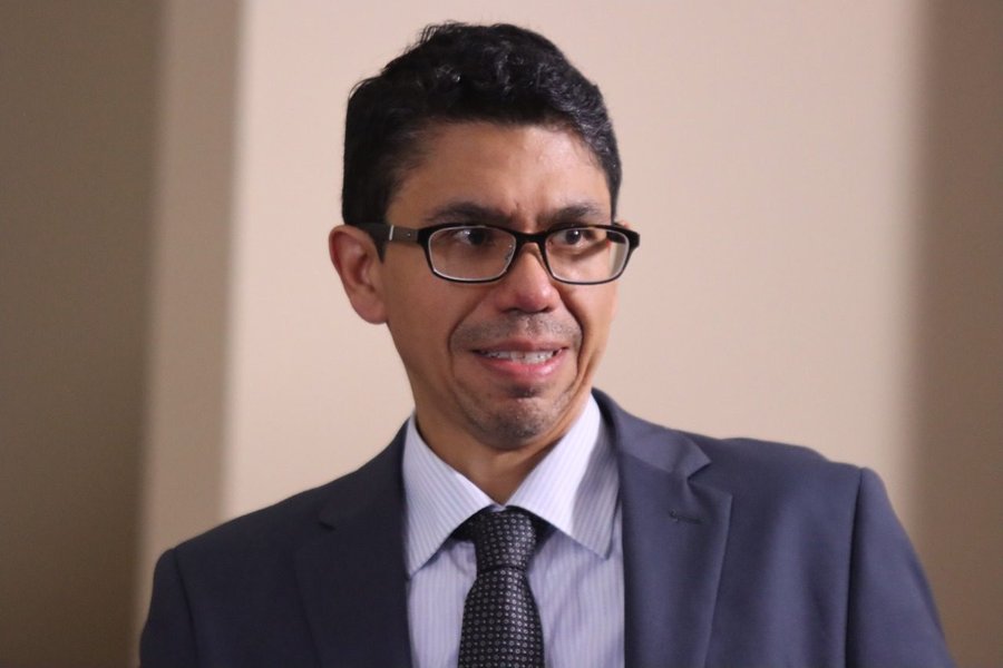 Amador a Laura Fernández: Solo eres un títere de Chaves

 – La nación