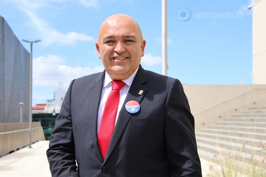 Proyecto PUSC aprobó que beca estabilidad laboral a docentes interinos del MEP

 – La nación