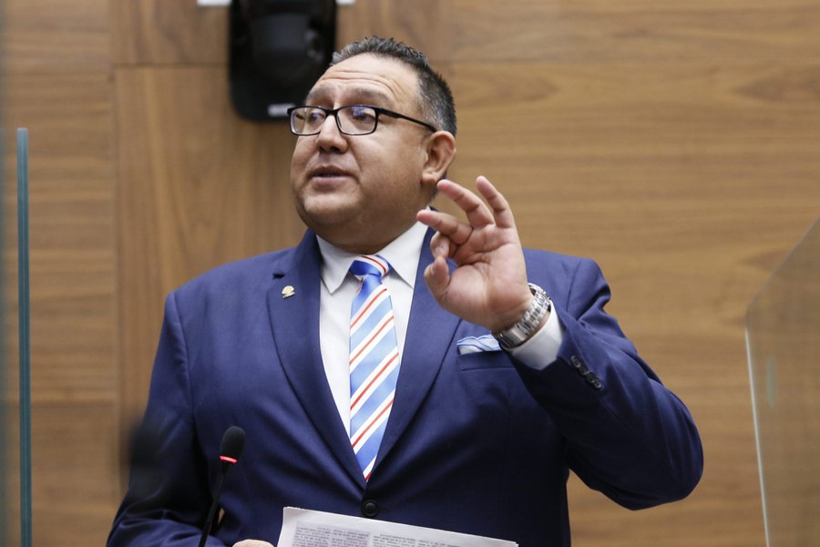 Bojorges sugiere volver al método de mano dura en escuelas y colegios

 – La nación