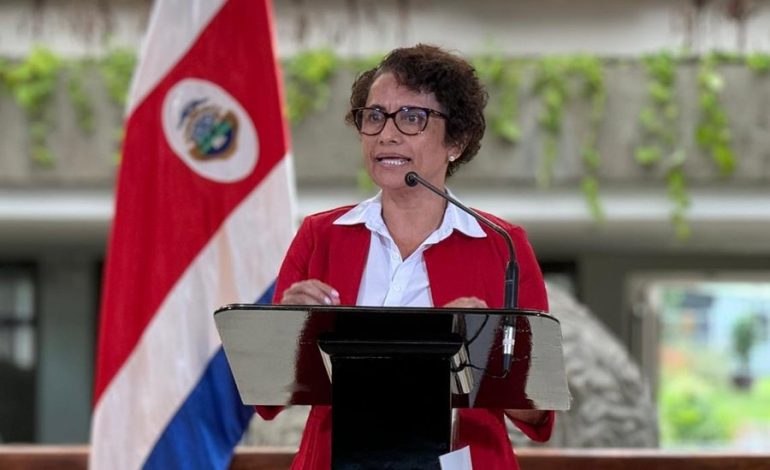 Presidente del IMAS llama a Vanessa Castro “tierra plana de pobreza”
 – La nación