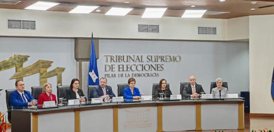 TSE llama a una campaña como un “banco de trabajo” y no “anillo de boxeo”

 – La nación