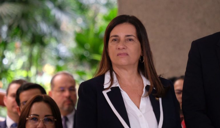 Candidato al representante asistente de Chavista Marta Esquive

 – La nación