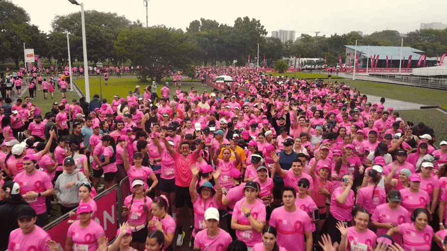 La carrera y la marcha contra el cáncer de mama reunieron a miles de participantes

 – La nacion