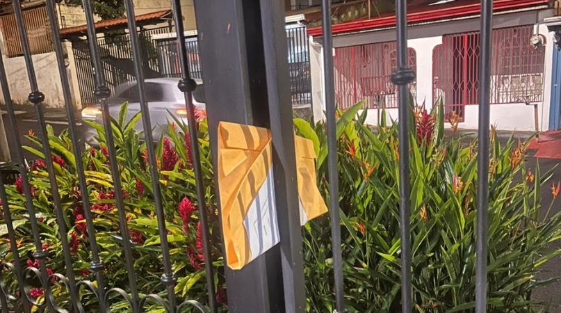Diputados del PLN en San Ramón denuncian que trabajadores de campaña de Álvaro Ramos utilicen chalecos del TSE para informarles

 – La nación