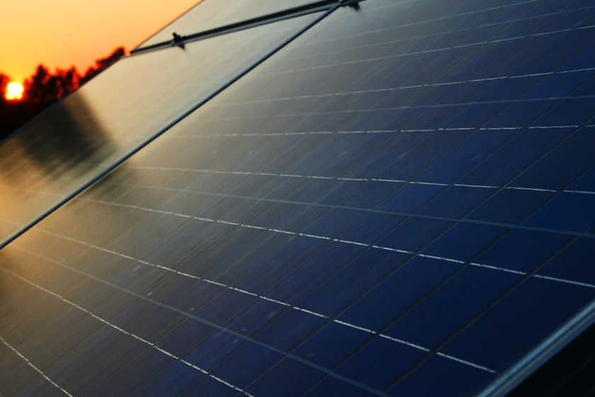 Científicos españoles han creado un material que absorbe el 99,5% de la luz. Y es una gran noticia para las energías renovables.

 – La nación