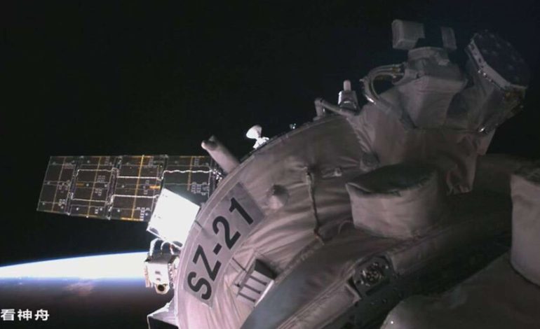 Tres astronautas chinos han visto retrasado su regreso a la Tierra debido a un impacto con la nave espacial. El sospechoso: los desechos espaciales

 – La nación