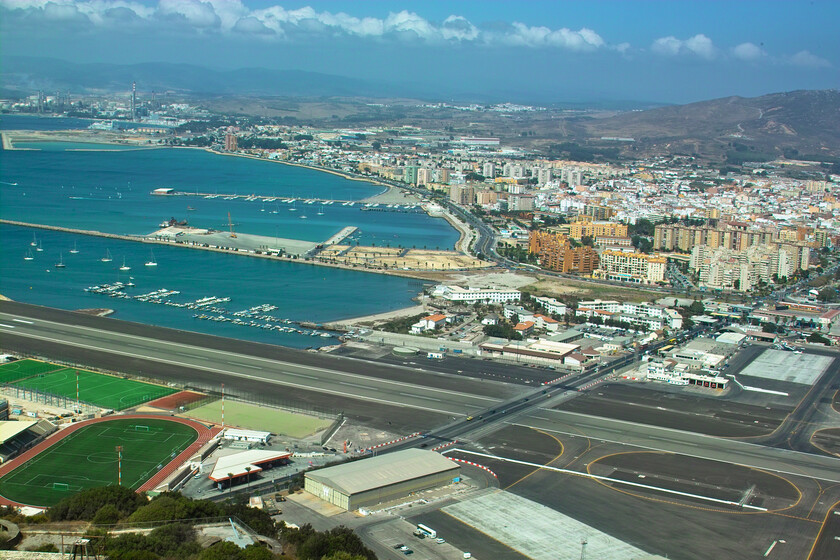 El Aeropuerto de Gibraltar nació como un bastión militar británico. Ahora España ha impuesto un veto que le saldrá muy caro

 – La nación
