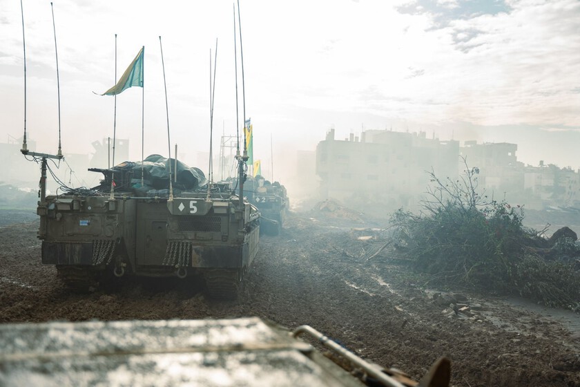 Aparece de la nada y vuelve invisible a Rusia.

 – La nación