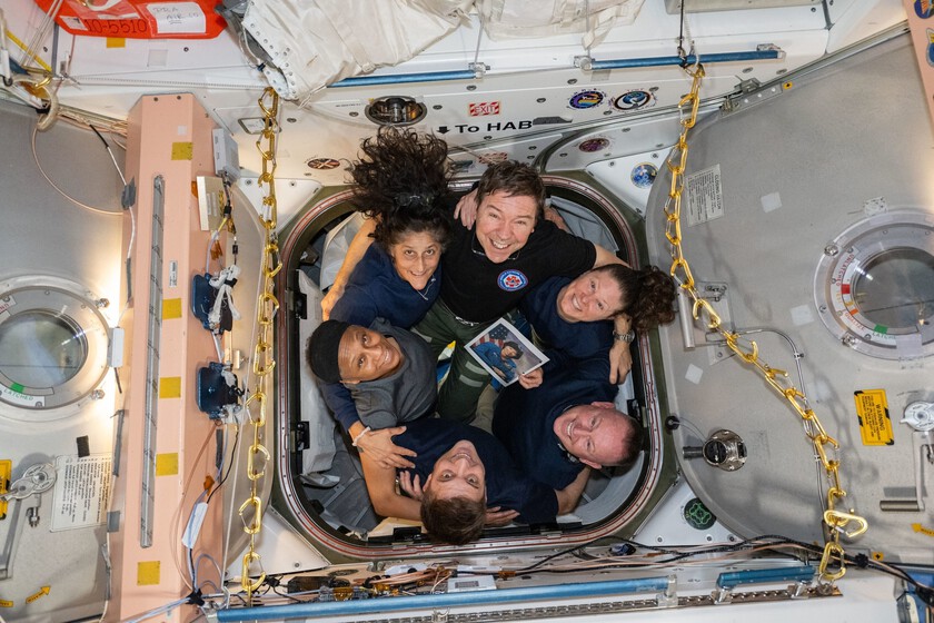 un tornillo de 1 cm

 – La nación