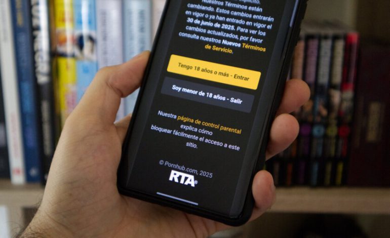 El Reino Unido ha introducido la verificación de edad para acceder a PornHub. Inmediatamente después, el tráfico cayó un 77%.
 – La nación