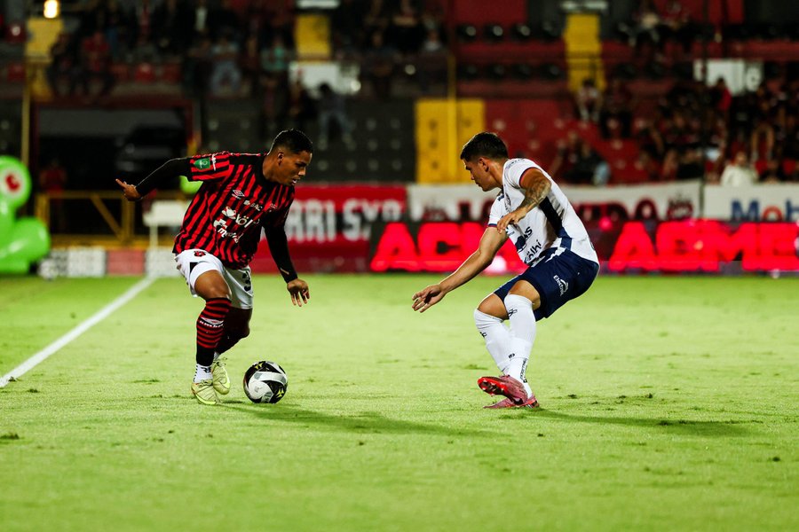 Alajuelense y Cartaginés mantuvieron viva la intriga del Apertura

 – La nación
