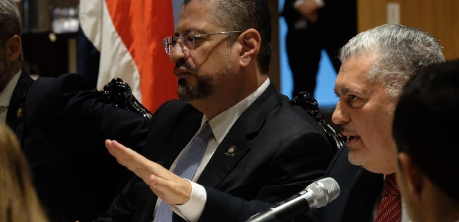 Rodrigo Chaves comparecerá el viernes 14 de noviembre ante un panel que investiga si se debe levantar la inmunidad.

 – La nación