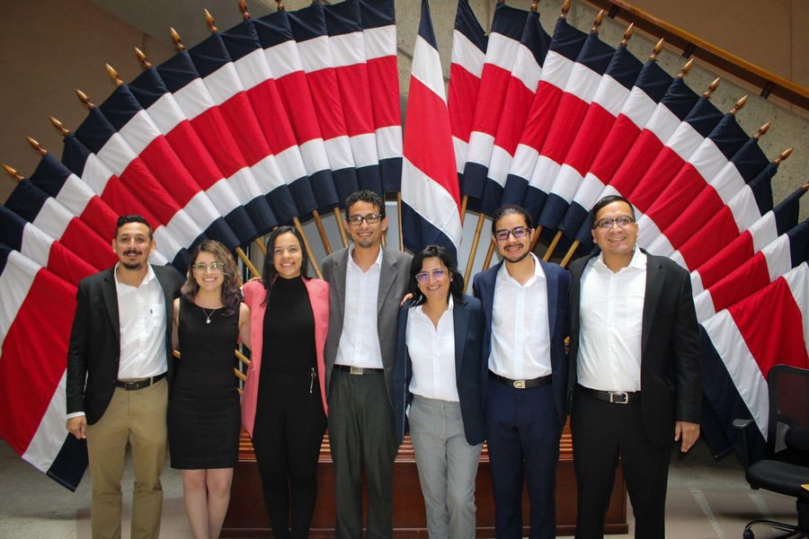 Frente Amplio acusa a Chaves de promover “injerencias extranjeras” y advierte que la soberanía nacional es “indeclarable”

 – La nación