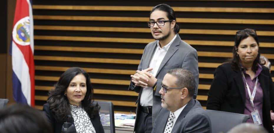 El gobierno tiene prisa para que el congreso acuerde transferir ¢1.500 millones del MOPT para el pago de pensiones a personas en situación de pobreza

 – La nación