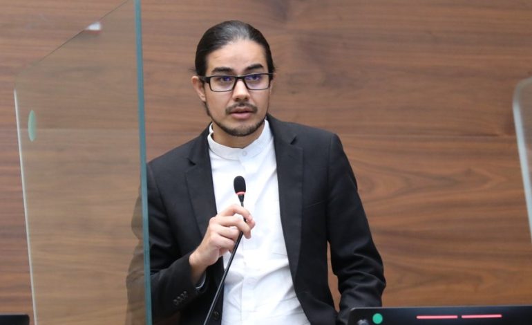 Rodrigo Chaves es un cobarde y desleal a la soberanía nacional

 – La nación