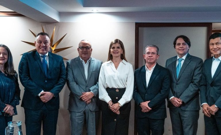 Fernández promete modernizar aeropuertos y seguridad jurídica para aerolíneas

 – La nación