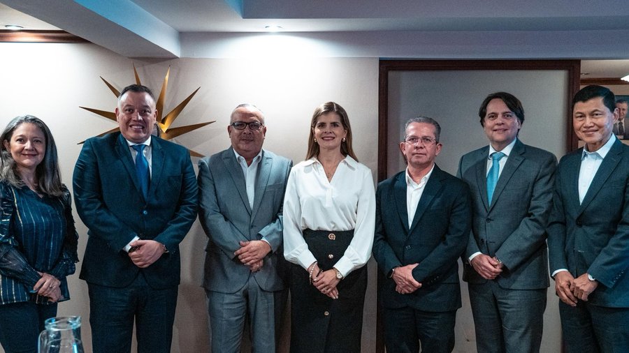 Fernández promete modernizar aeropuertos y seguridad jurídica para aerolíneas

 – La nación