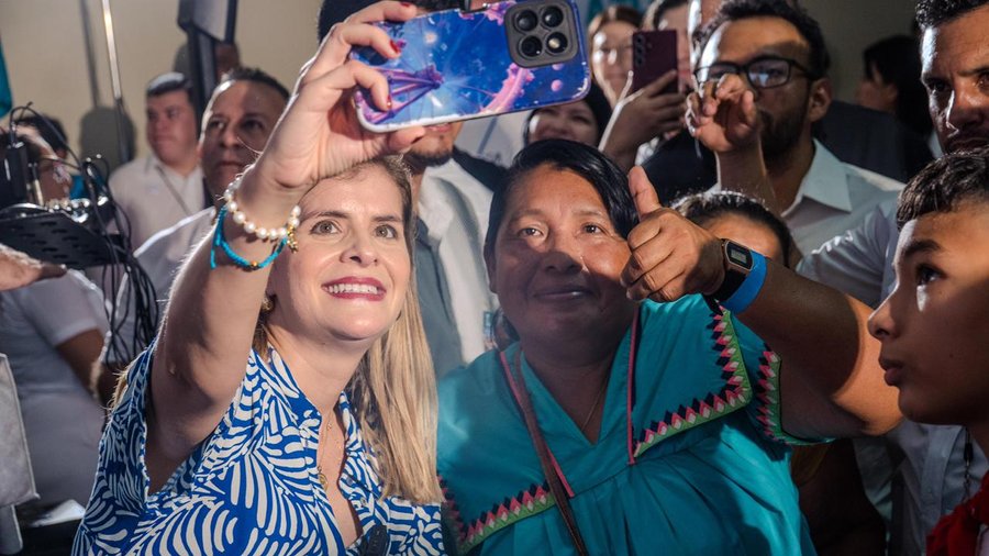 Laura Fernández llama a votar por la “continuidad” en su gira por la región Brunca

 – La nación