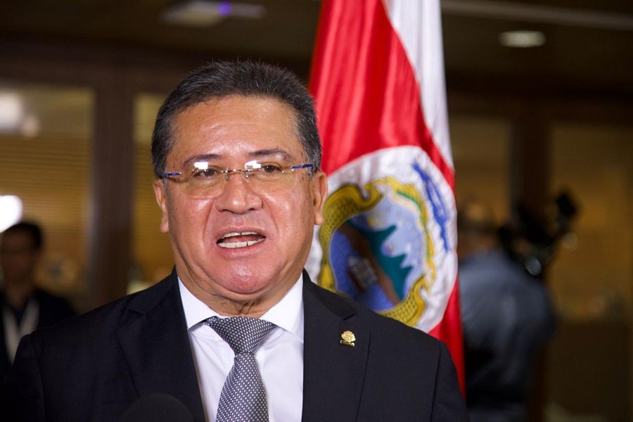 Tienen a los campesinos del cuello, empezaron con el sector hípico y le dieron palo

 – La nación