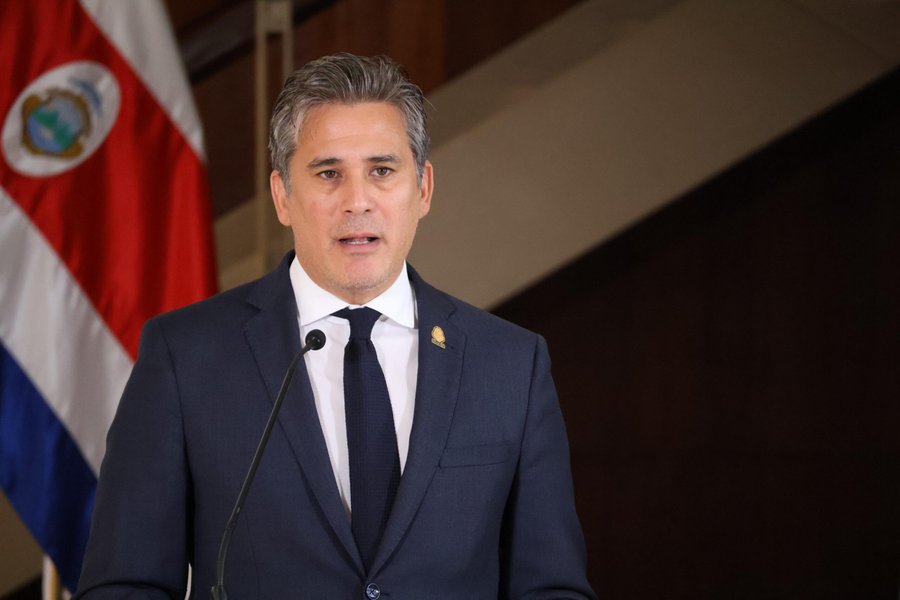 Ministro de Comex ataca a La Nación

 – La nación