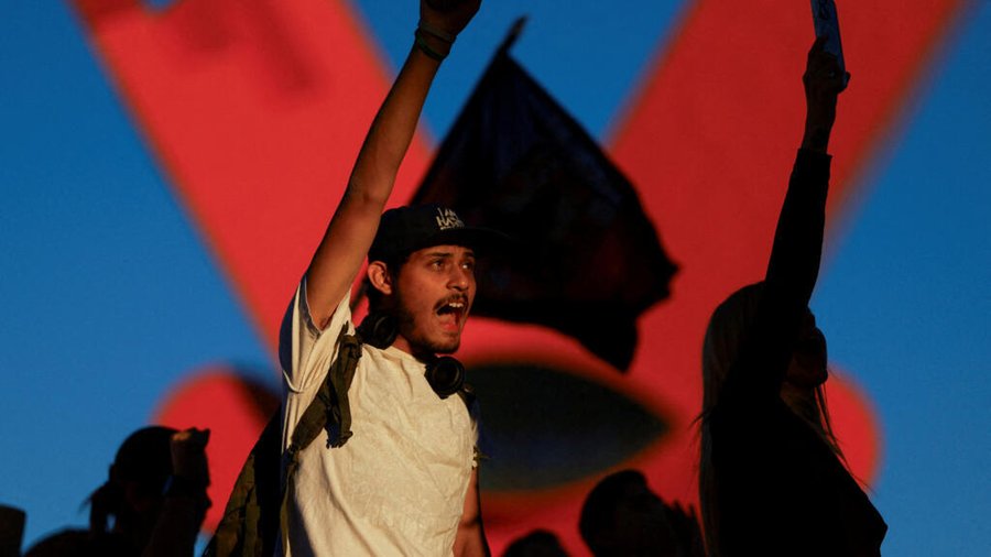 Las protestas juveniles contra la violencia derivan en enfrentamientos y dejan más de 120 heridos

 – La nación