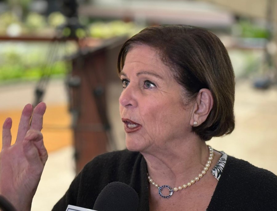 ¿Seguiremos dejándoles usar nuestras valiosas frecuencias para un truco sucio?

 – La nación