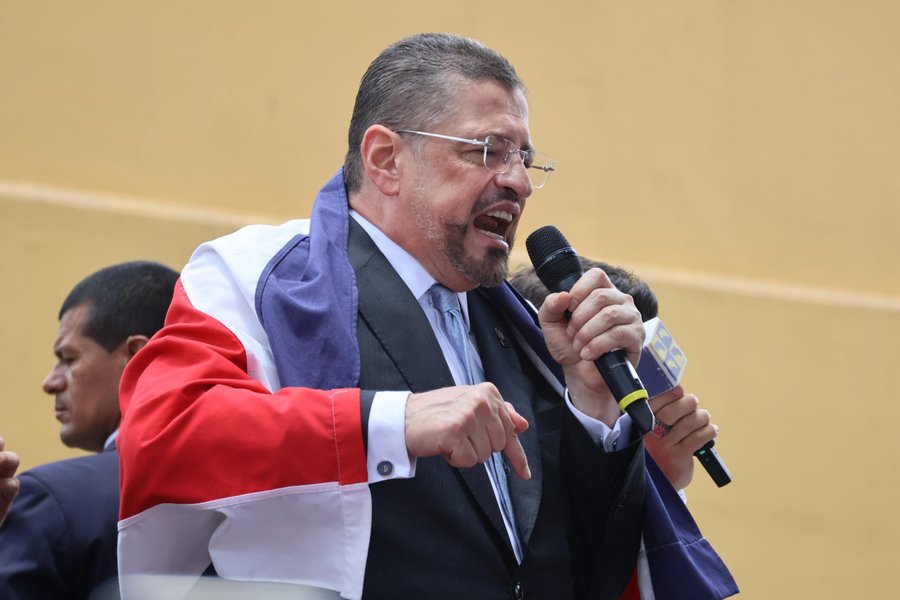 Este viernes quisiera escuchar la voz fuerte de una nación gritando que se respete la voluntad del pueblo.

 – La nación