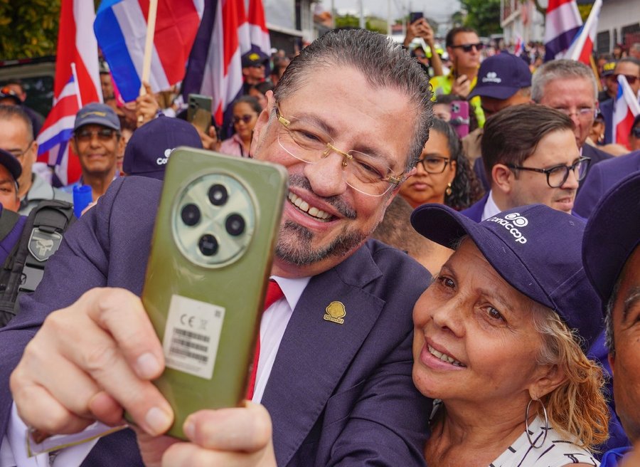 La popularidad de Rodrigo Chaves está muy lejos de la de Carlos Alvarado a dos meses de las elecciones

 – La nación