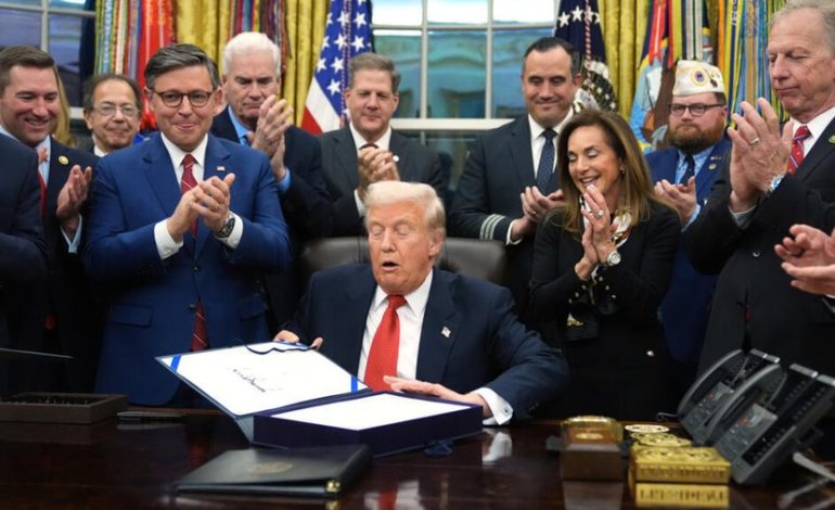 Donald Trump firma ley que pone fin al cierre gubernamental más largo en la historia de Estados Unidos

 – La nación