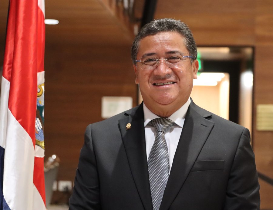 Nuestro embajador ha vestido con harapos la diplomacia de nuestro país

 – La nación