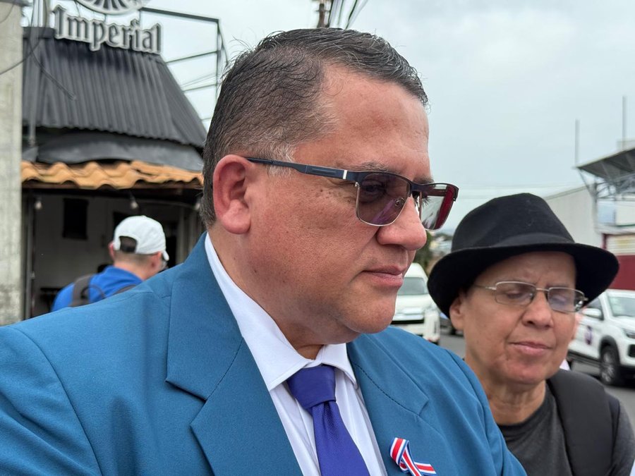 “Voy a ser presidente de la República, digan lo que digan las encuestas”

 – La nación