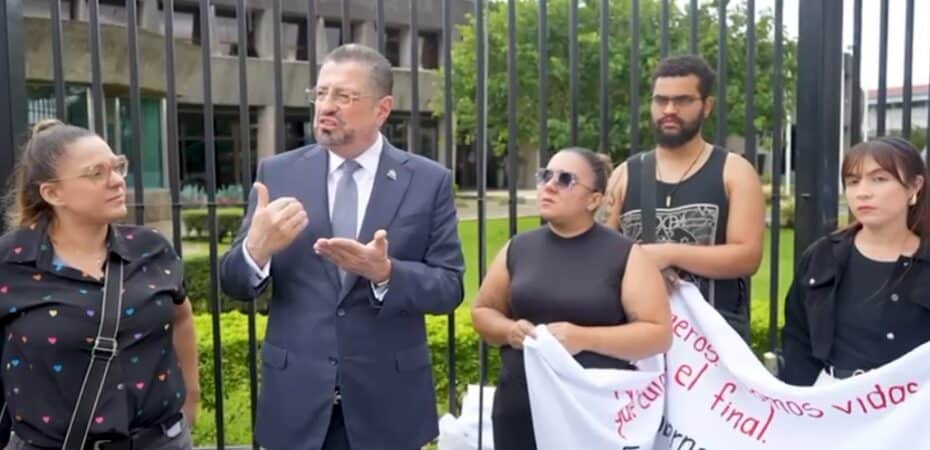 –  CR ¿Es necesario o no? Chaves y Frente Amplio debaten proyecto sobre licencia por cuidado de hijos

 – La nación