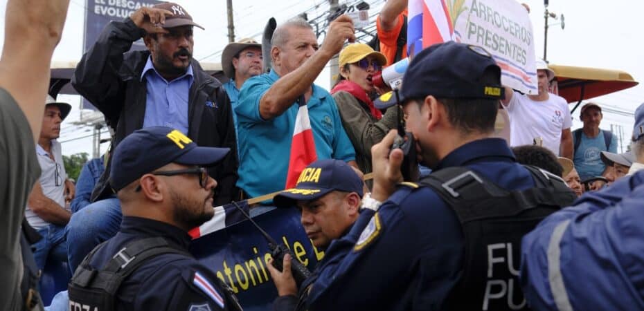 “¿Por qué no confiscamos estos tractores de lujo?

 – La nación