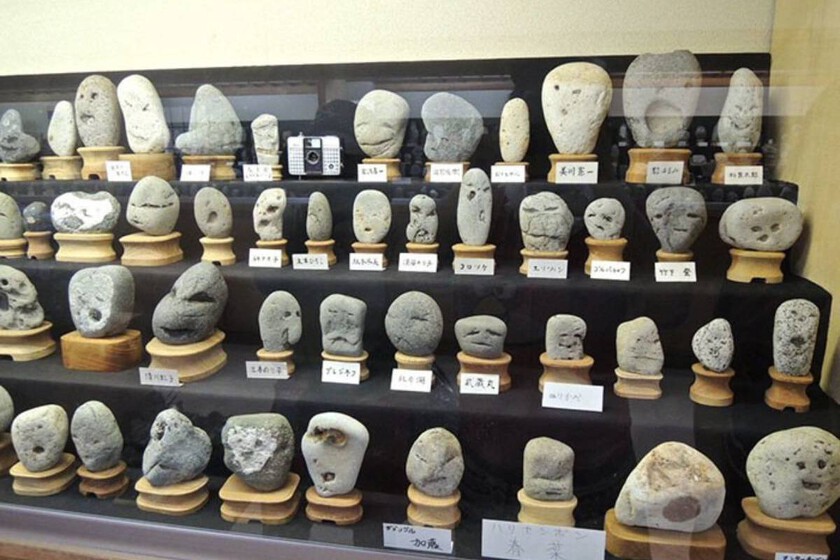 Por supuesto, hay un museo con más de 900 piedras con “rostro” de persona. Y por supuesto es en Japón.

 – La nación