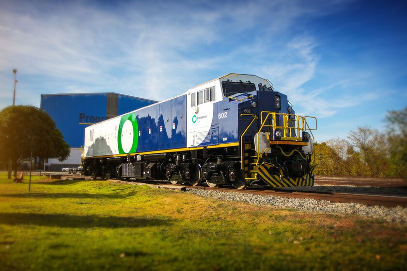 Así es la locomotora a batería más grande del mundo

 – La nación
