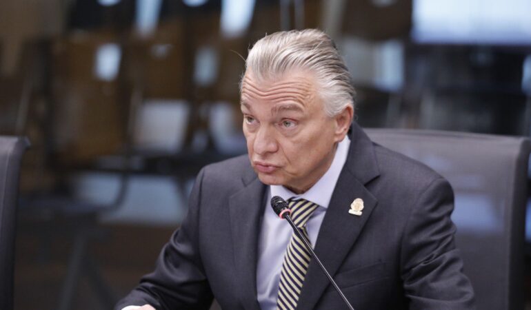 El Secretario de Estado no “respalda” las declaraciones del embajador Crespo antes de reunirse con el congresista estadounidense.

 – La nación