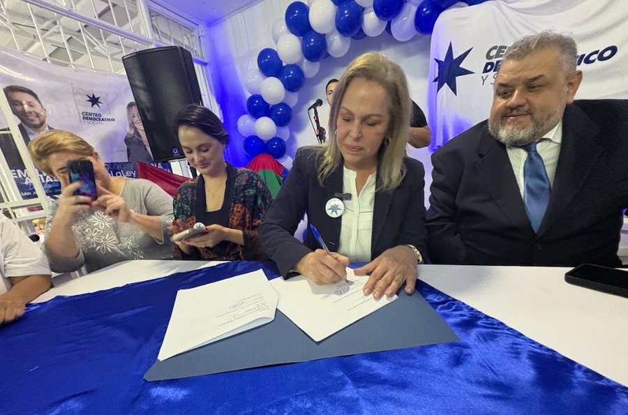 Ana Virginia Calzada en firma de alianza con PUPC: Vamos a ganar las elecciones

 – La nación