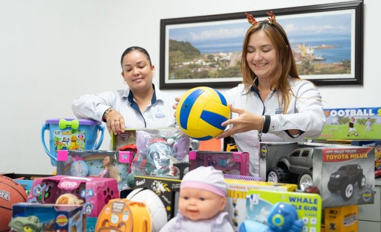 Sociedad Portuaria Caldera entrega 200 obsequios a la Asociación Obras del Espíritu Santo por su XXV Navidad Nacional

 – La nación