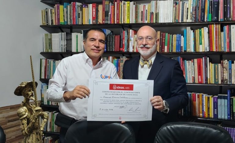 Fernando Zamora se compromete a no subir impuestos si llega a la presidencia

 – La nación