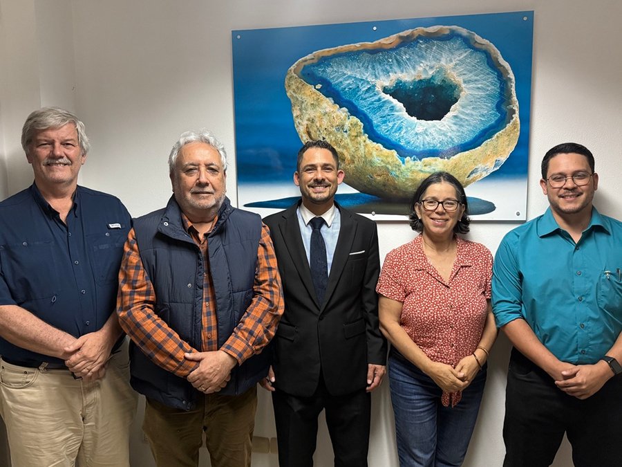 Castillo destaca al Colegio de Geólogos como clave en la gestión de los recursos mineros

 – La nación