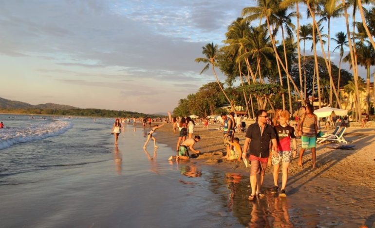 El sector turístico acusa al Gobierno de asfixiar su competitividad con un colón “excesivamente fuerte”

 – La nación