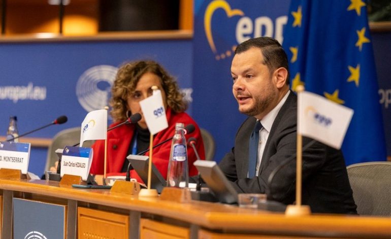 Juan Carlos Hidalgo recibe apoyo del Parlamento Europeo para combatir el crimen organizado

 – La nación