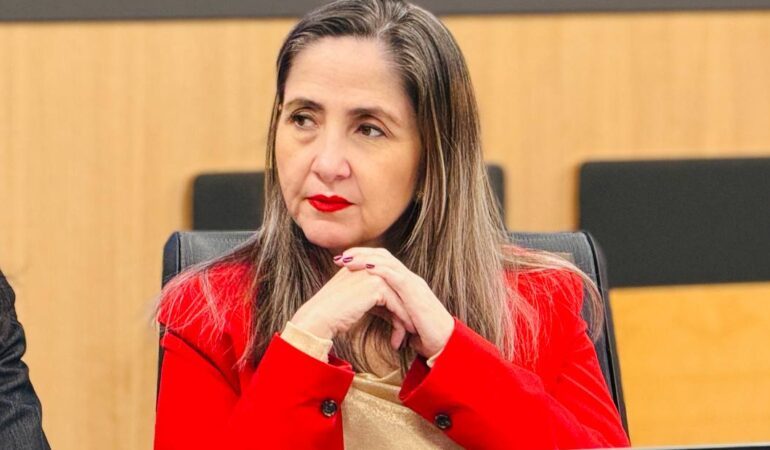 El presidente de la comisión que recomendó levantar la inmunidad a Chaves cuestiona a Nueva República: “No sé si leyeron el informe o el expediente”

 – La nación