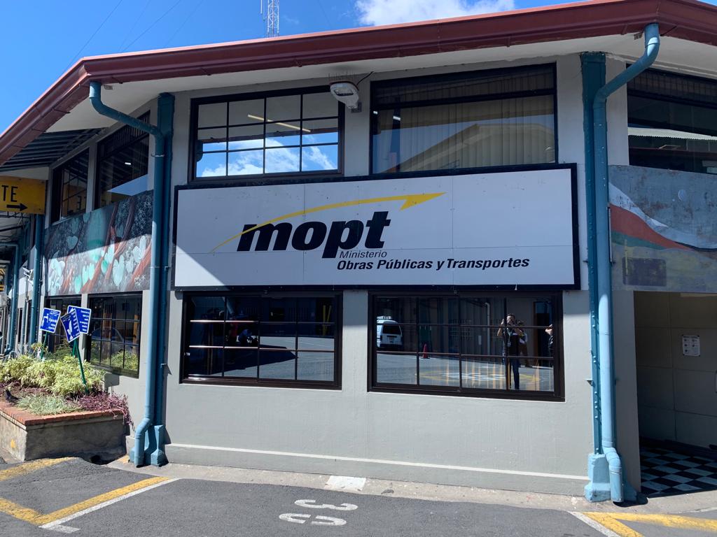 Ariel Robles propone eliminar reuniones del consejo del MOPT

 – La nación