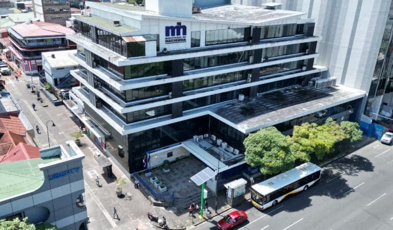 El gobierno presenta un proyecto para emitir eurobonos por 13.500 millones de dólares

 – La nación